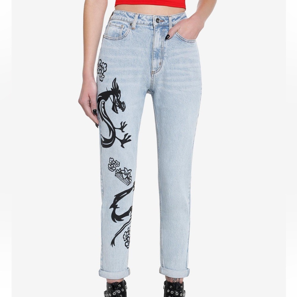 Disney Mulan‎ Mushu Mom Jeans Hot Topic